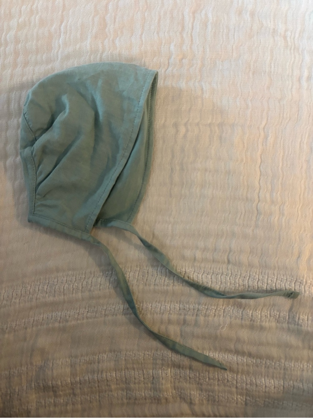 Zara bonnet 
3-6 months
Greenish color